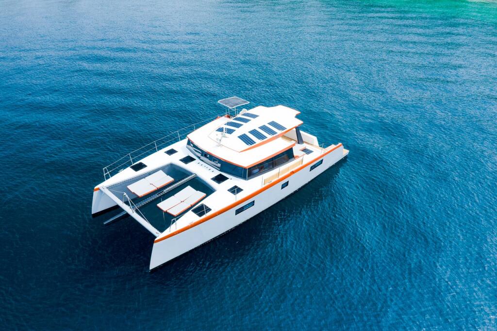 Power catamaran 