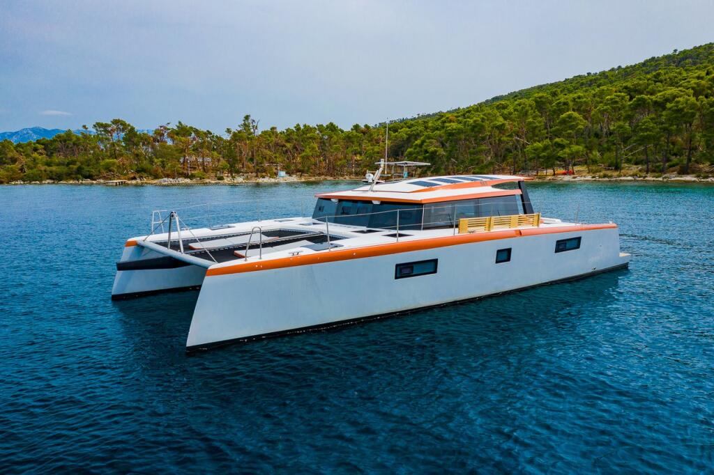 Power catamaran 