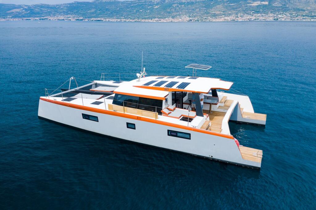 Power catamaran 