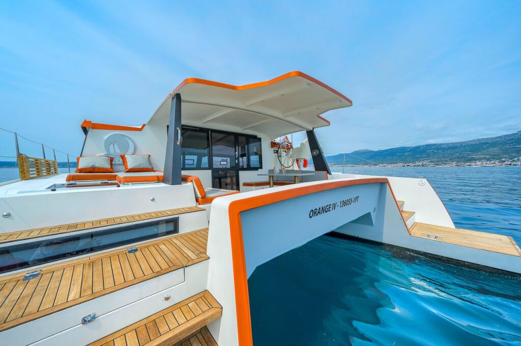 Power catamaran 