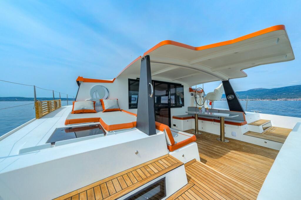 Power catamaran 