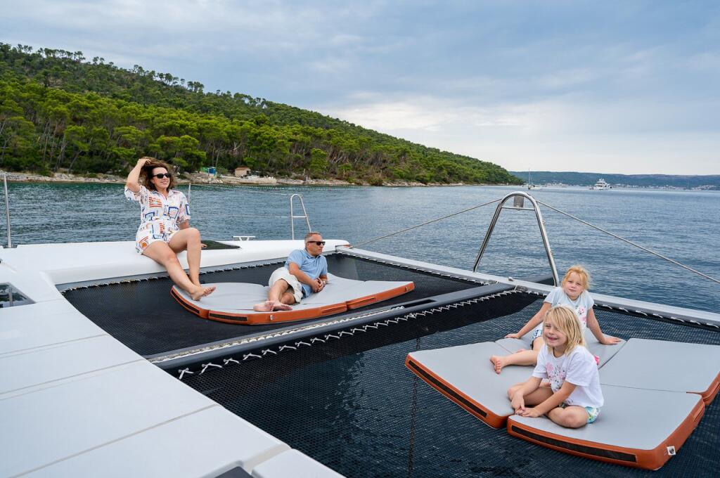 Power catamaran 