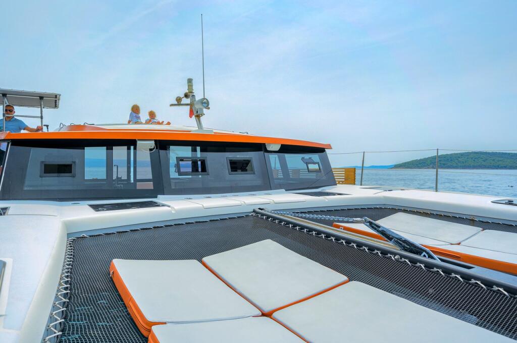 Power catamaran 