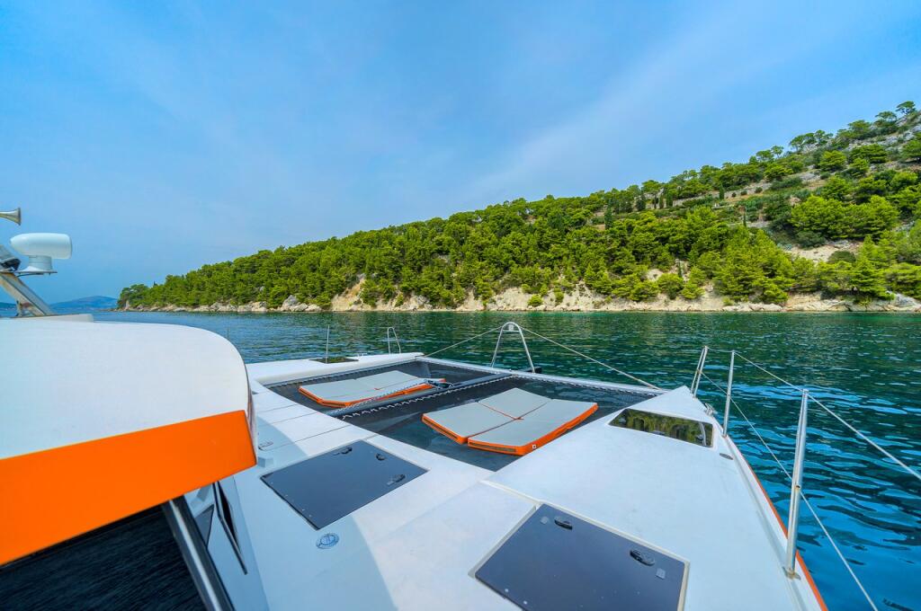 Power catamaran 