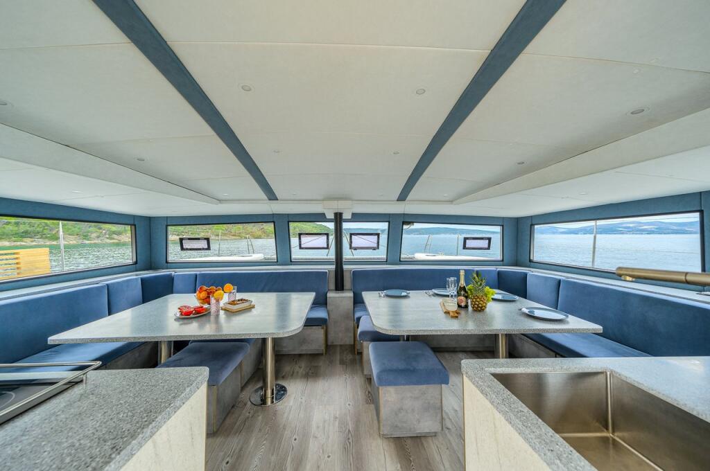 Power catamaran 