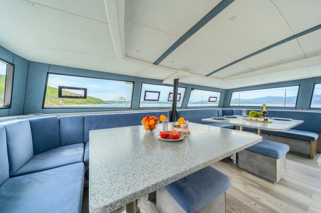 Power catamaran 