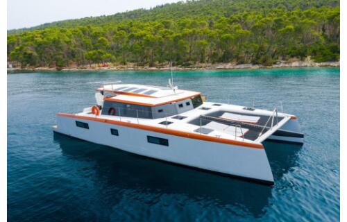Power catamaran 