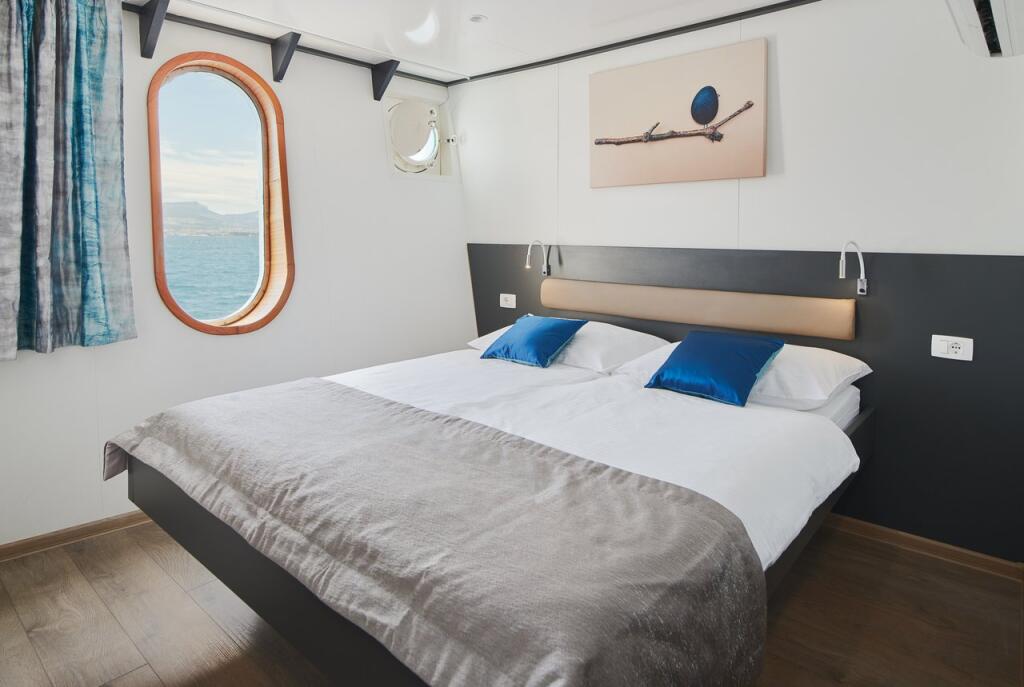 Small Cruise Ship 