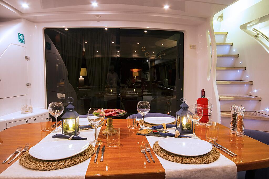 Luxury motor yacht 