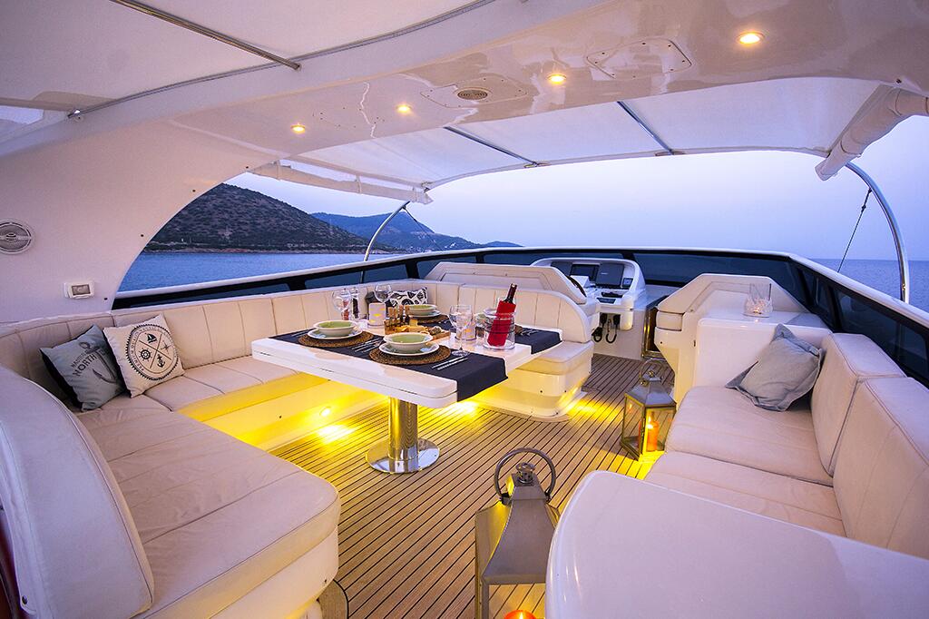 Luxury motor yacht 