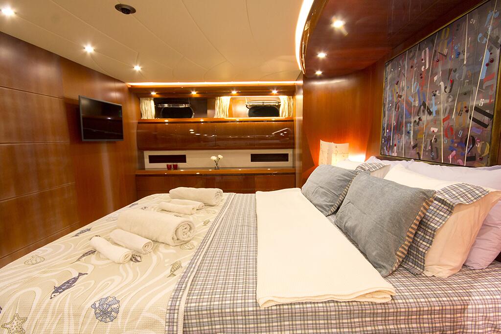 Luxury motor yacht 