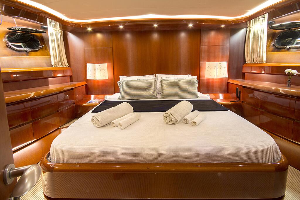 Luxury motor yacht 