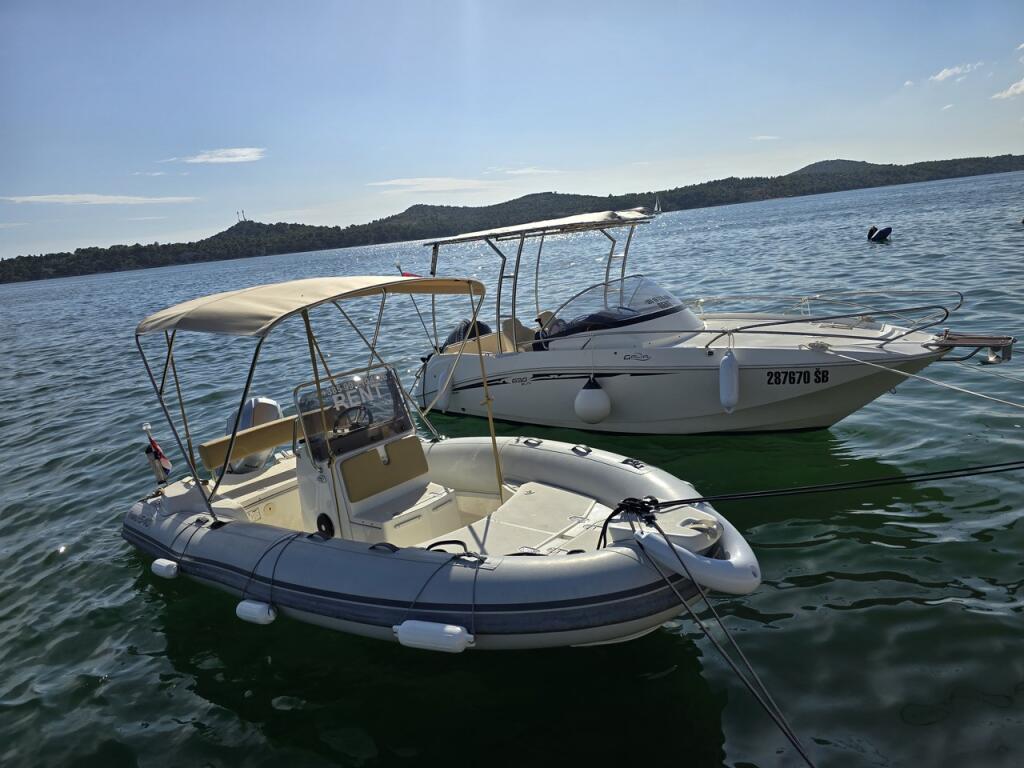 Rubber boat (R.I.B.) 