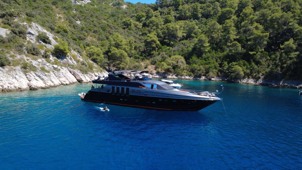 Luxury motor yacht 