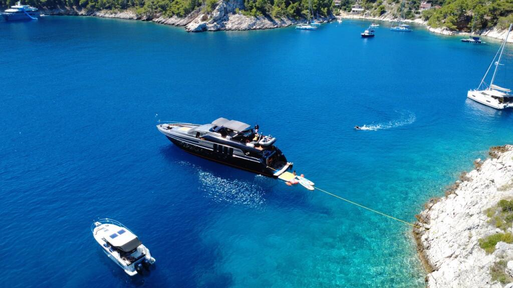 Luxury motor yacht 
