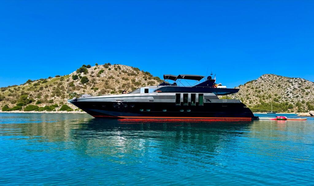 Luxury motor yacht 