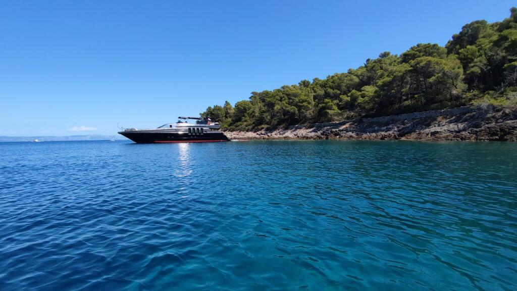 Luxury motor yacht 