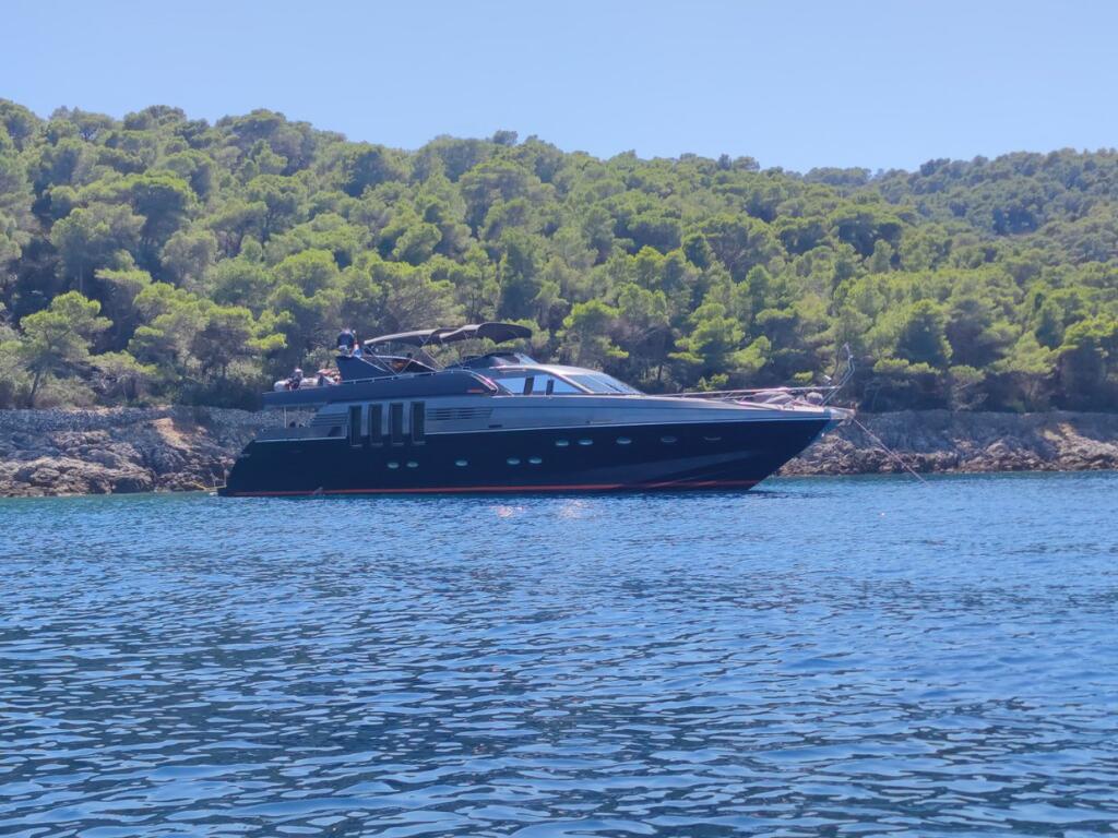 Luxury motor yacht 