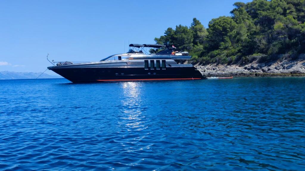 Luxury motor yacht 