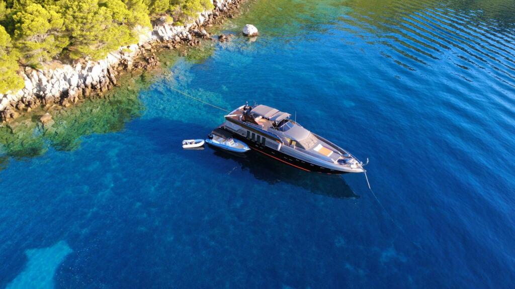 Luxury motor yacht 