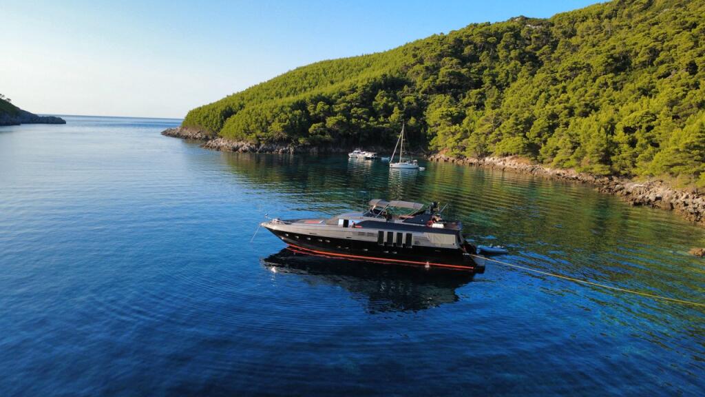 Luxury motor yacht 