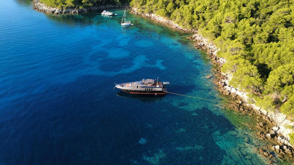 Luxury motor yacht 