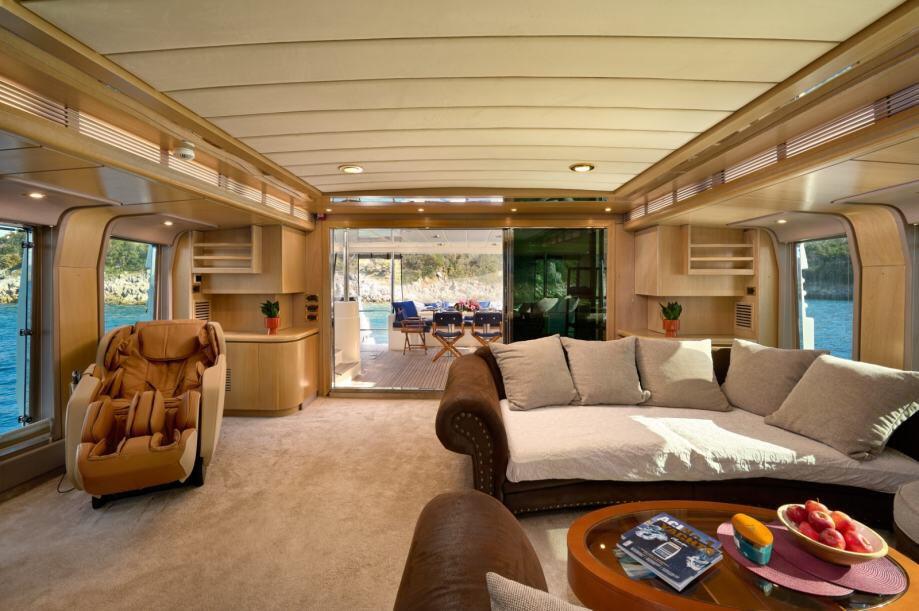 Luxury motor yacht 