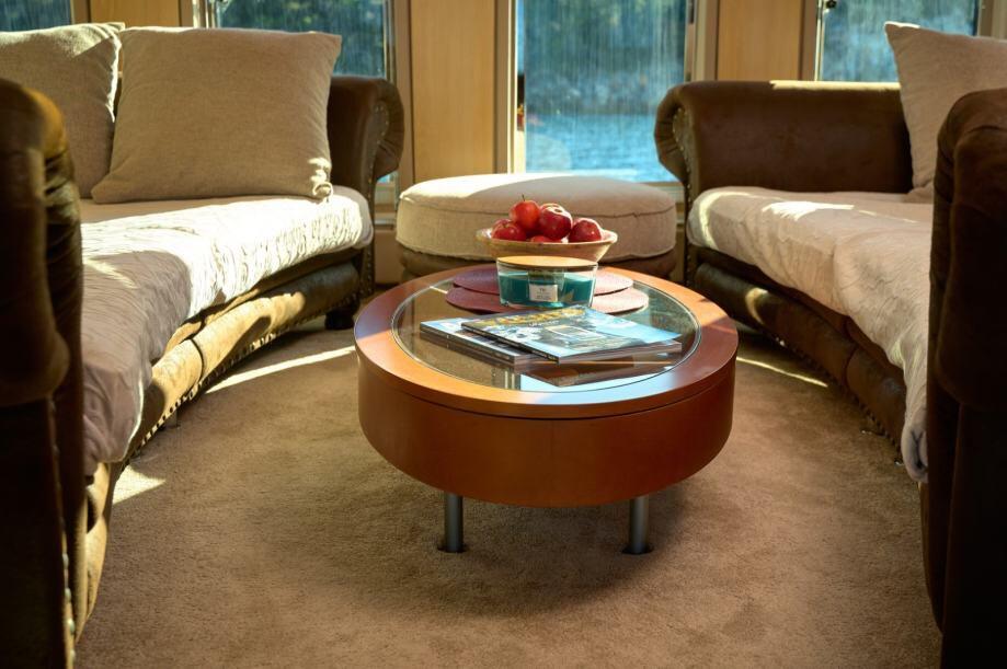 Luxury motor yacht 