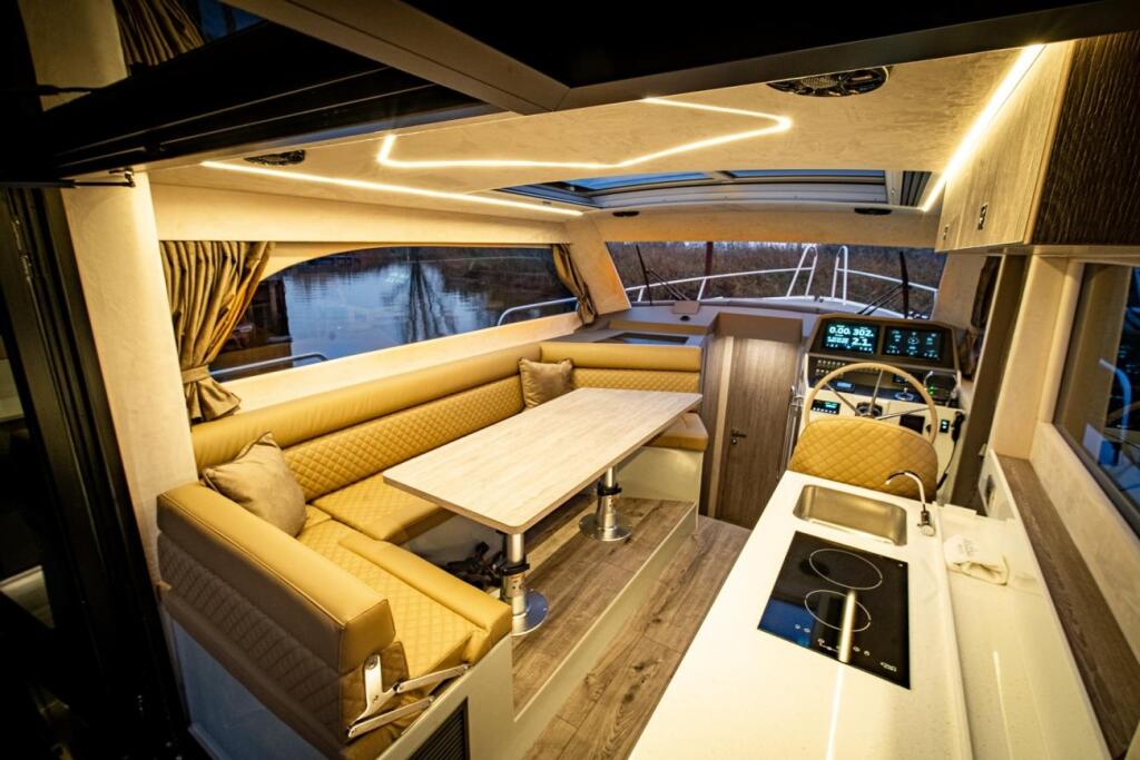 Motoryacht 