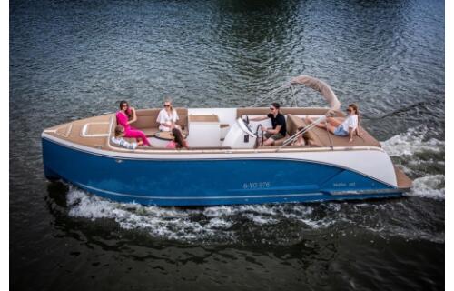 Motor boat 