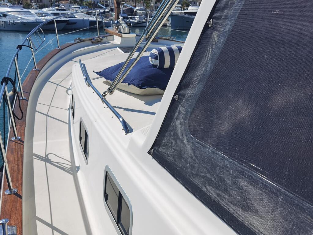 Motor boat 