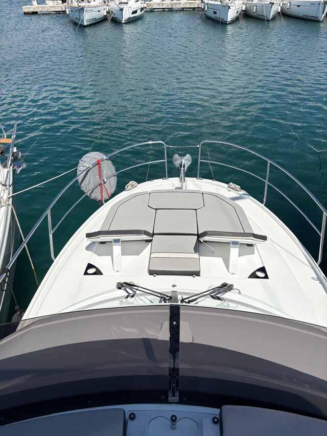Motor boat 