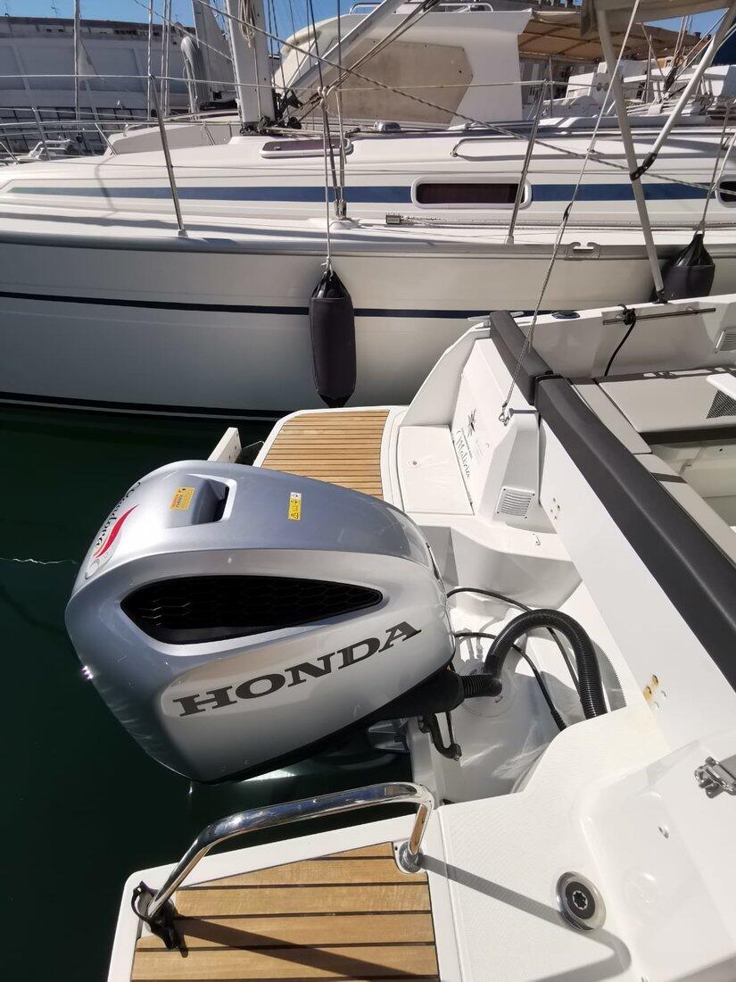 Motor boat 