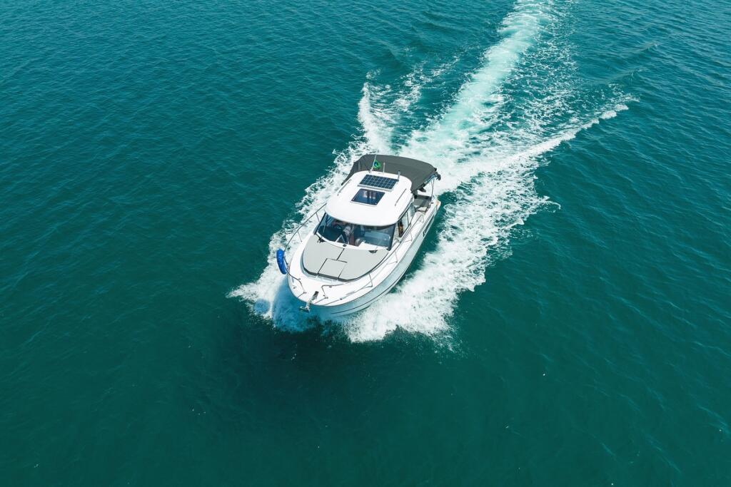 Motor boat 