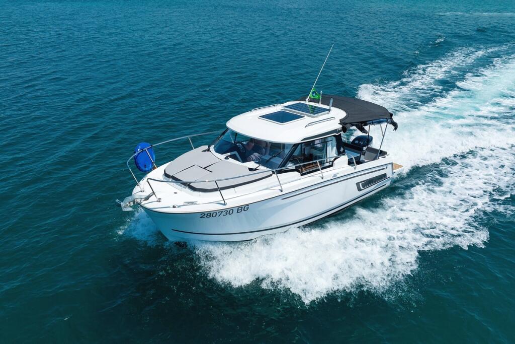 Motor boat 