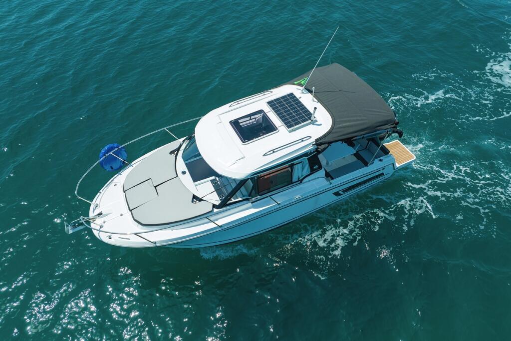 Motor boat 