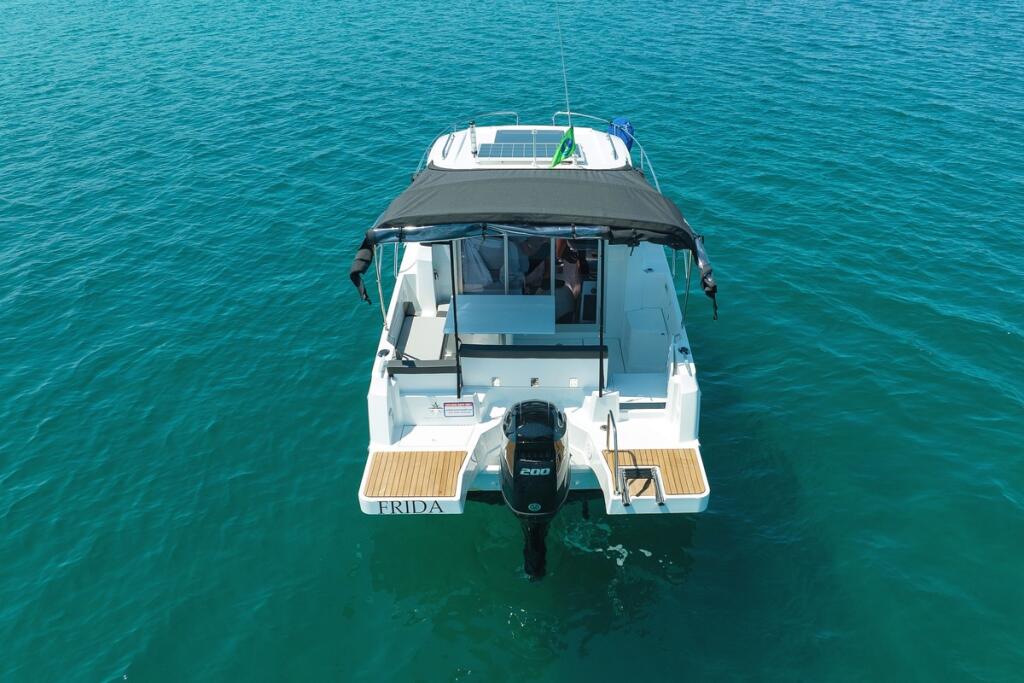 Motor boat 