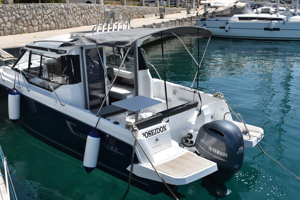 Motor boat 