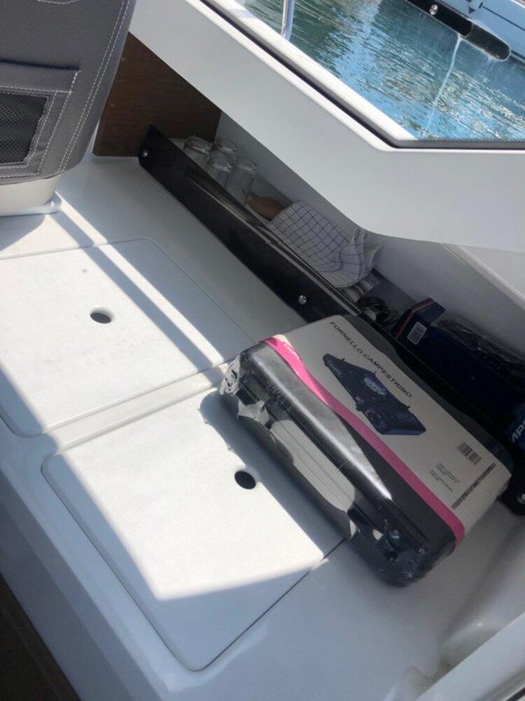 Motor boat 