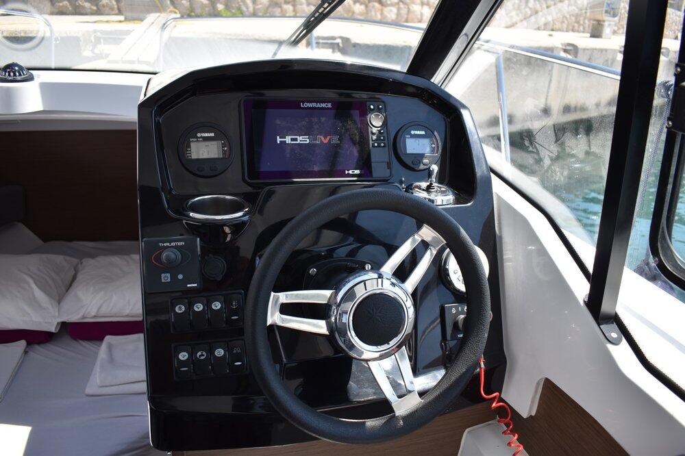 Motor boat 