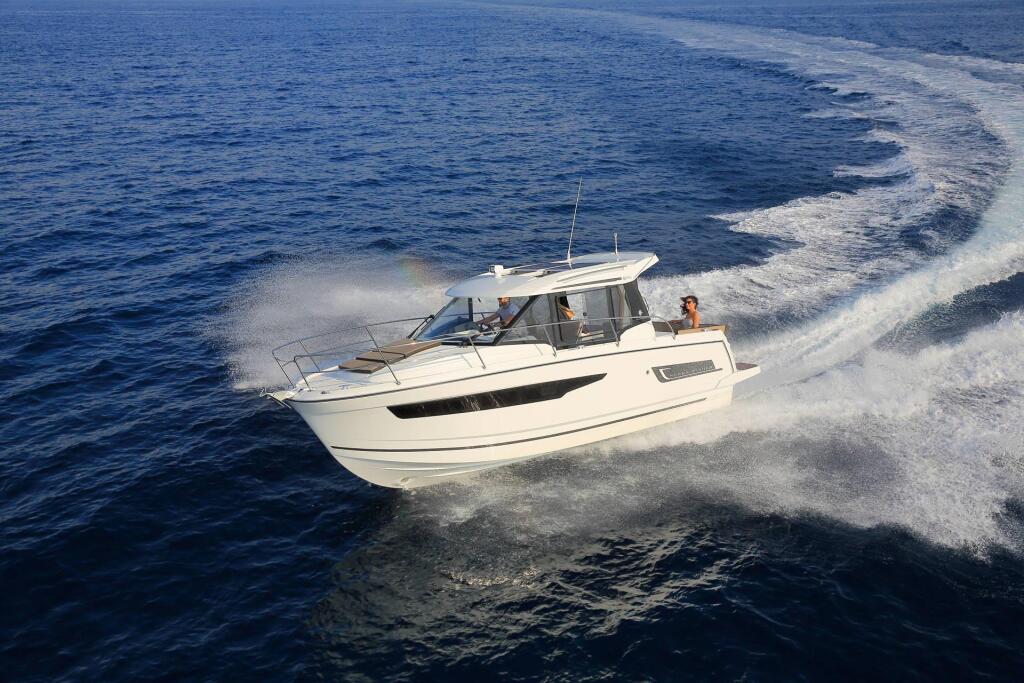 Motor boat 