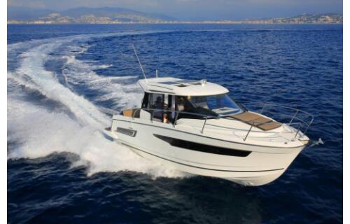 Motor boat 