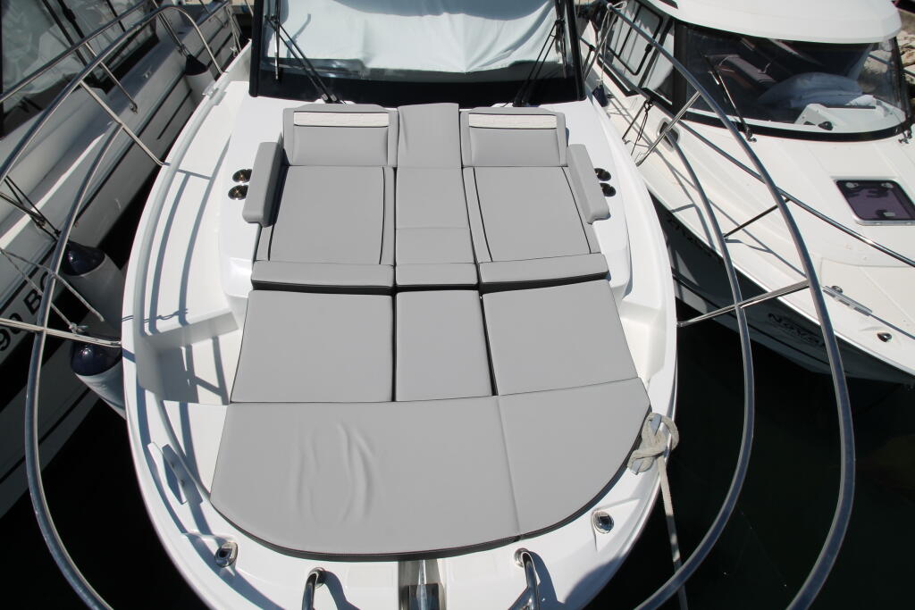 Motor boat 
