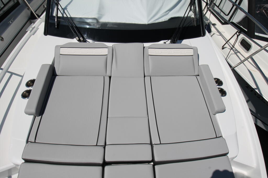 Motor boat 