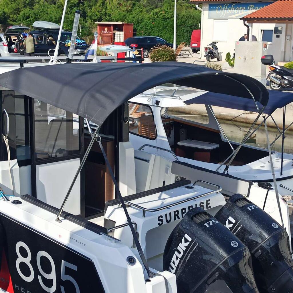 Motor boat 