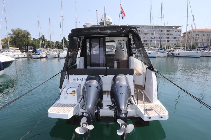 Motor boat 
