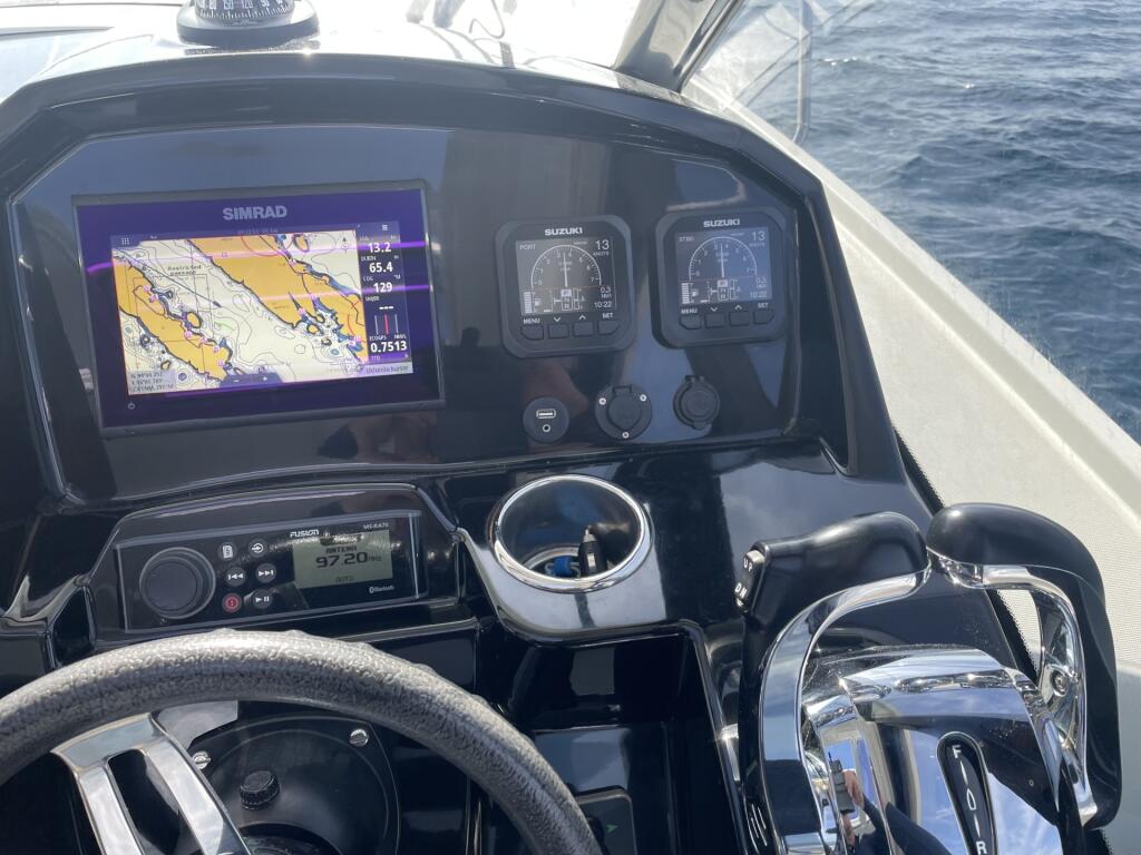 Motor boat 