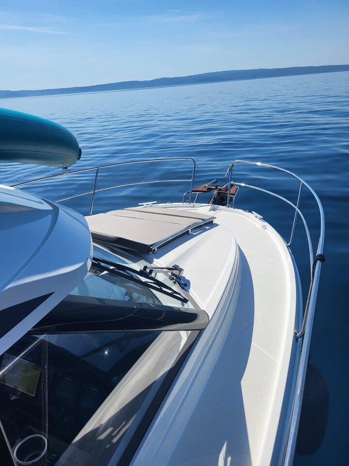 Motor boat 