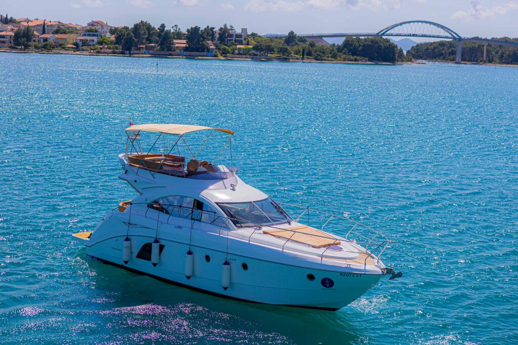 Motoryacht 