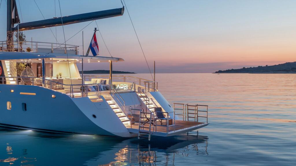 Luxury sailing yacht 